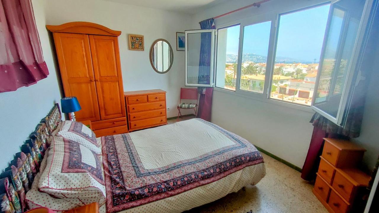 Summer Breeze Apartment Empuriabrava Exteriör bild